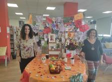 Les élèves de 3e avec leurs professeurs ont fêté le jour des morts dans le CDI