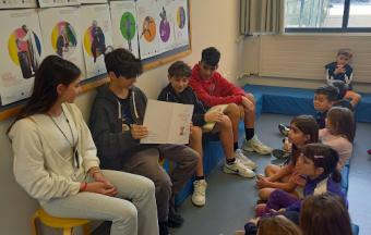 Lecture de contes à la BCD par des élèves de la Section Hellénique-3