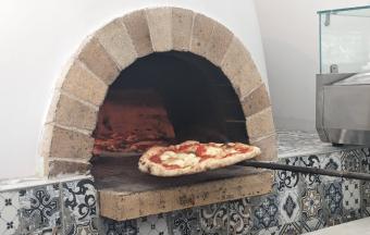 Les quatrièmes italianistes tournent leur film dans une pizzeria d'Athènes... avant de déguster de vraies pizzas napolitaines !-1