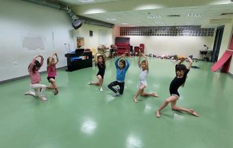 AES danse rythmique : un éveil au mouvement et à la créativité !-0