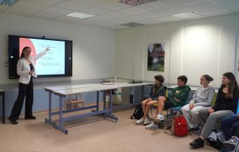 Semaine de la démocratie scolaire : les délégués du LFHED au Parlement et à l’Institut français !-5