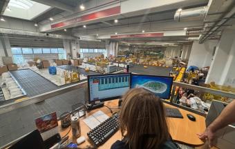 Les élèves de CM1B en visite dans le plus ancien centre de tri postal ELTA de Grèce-2