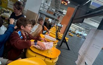 Les élèves de CM1B en visite dans le plus ancien centre de tri postal ELTA de Grèce-7