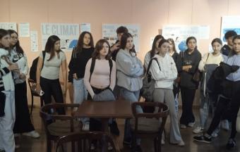 Nos élèves de FLE à l’exposition du Monde sans fin de l’Institut français-1