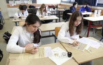 Papyrus et reliure, immersion des collégiens à l’École française d’Athènes-1