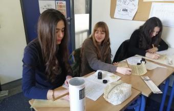 Papyrus et reliure, immersion des collégiens à l’École française d’Athènes-5