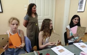 Papyrus et reliure, immersion des collégiens à l’École française d’Athènes-4
