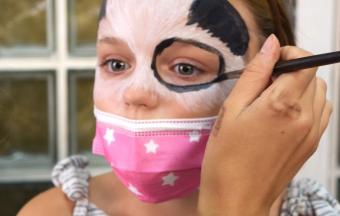 Deux stagiaires italiennes Erasmus+ offrent aux élèves un premier atelier "maquillage de scène"-9