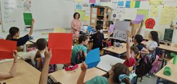 À propos d’un livre, les élèves de CM2E accueillent l’écrivaine Mme Abazi