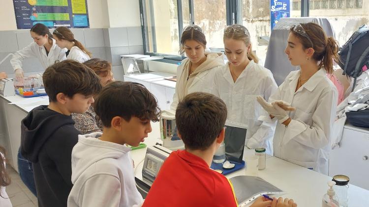 Du 6 au 10 octobre 2025, le Lycée franco-hellénique a vibré au rythme de la Fête de la Science !