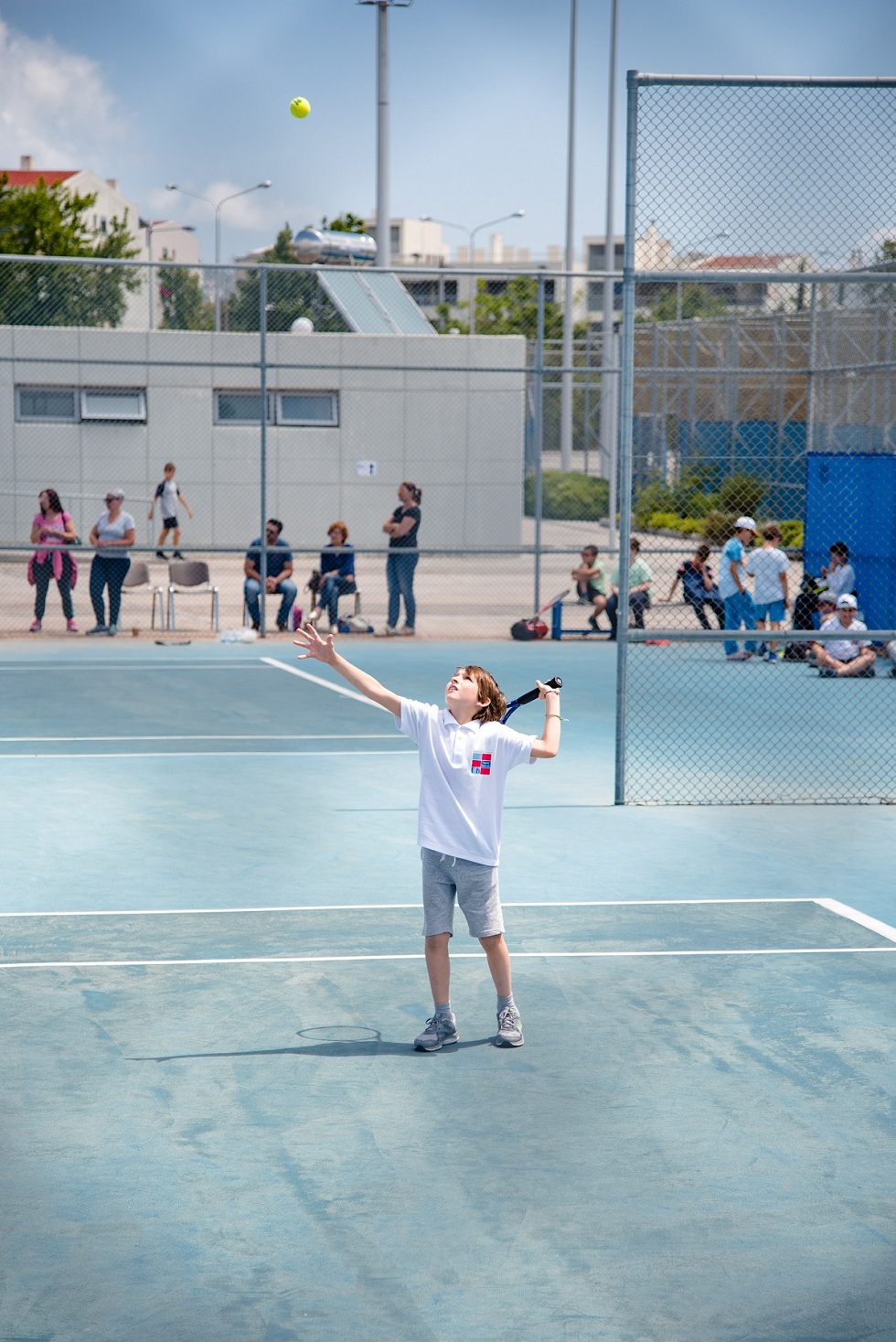 Nos élèves de l'AES tennis rentrent victorieux du tournoi à OAKA-7