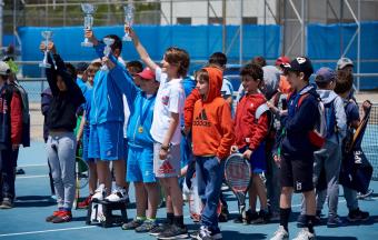 Victoire de nos élèves au tournoi de tennis inter-établissements d’OAKA-5